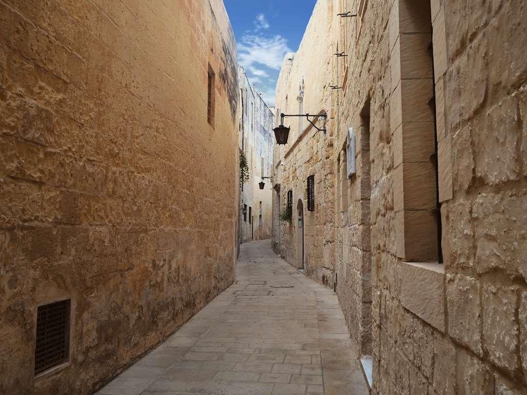The Originals Boutique Hotel Restaurant Saint James, مونتايغو وسائل الراحة الصورة