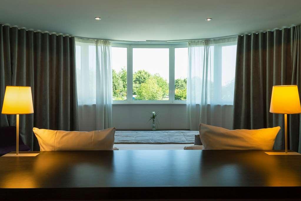 The Originals Boutique Hotel Restaurant Saint James, مونتايغو المطعم الصورة