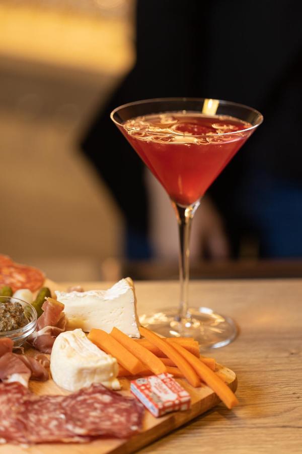 The Originals Boutique Hotel Restaurant Saint James, مونتايغو المظهر الخارجي الصورة